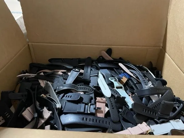 47,000 Unsorted Smartwatch Bands Approximately 32k Apple & 15k Samsung