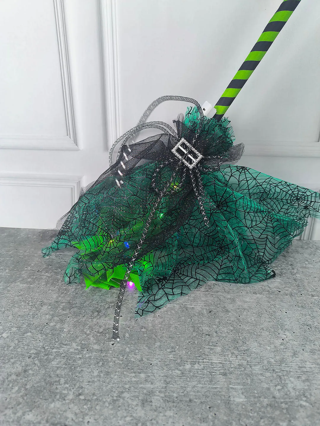 Little Surprise Box Witch Broom Stick for Halloween Costume Party & Halloween Home office Decor