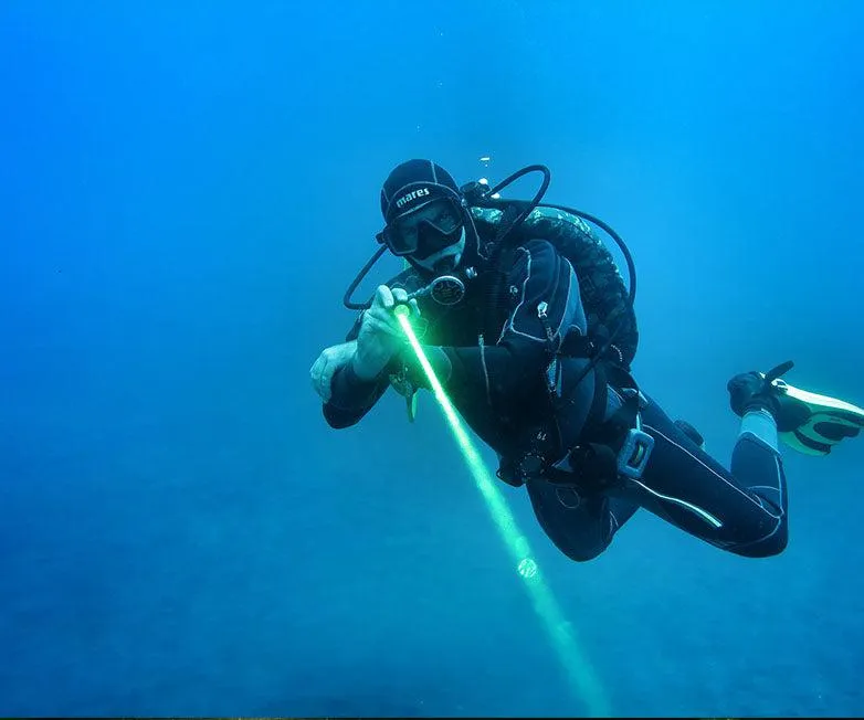 OrcaTorch D570-GL 2-in-1 Beam   Laser Dive Light