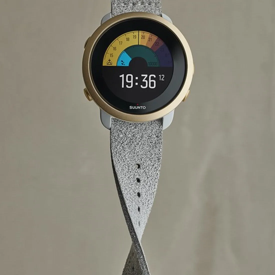 Suunto 3 Pebble White Light Gold Sports GPS Watch (SS050599000)